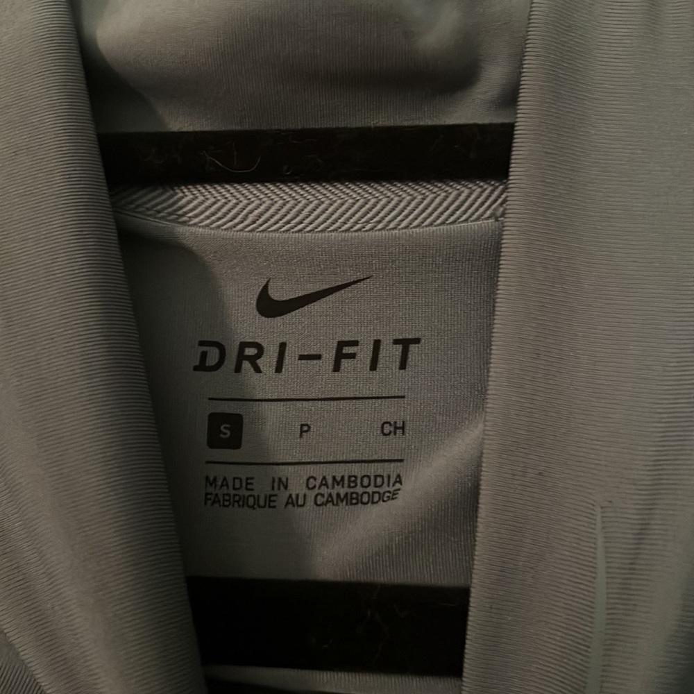 Nike Dri-Fit - Picture 2 of 3